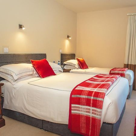 Kayden House Hotel Киларни Екстериор снимка